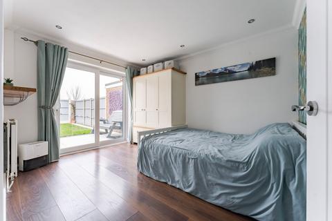 89 Meadow Way, Norwich, NR6 6XX