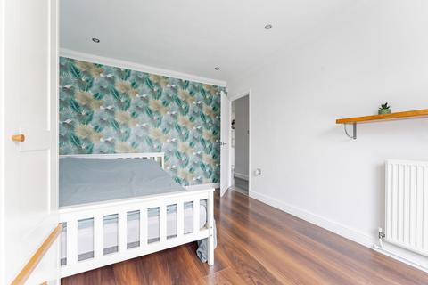 89 Meadow Way, Norwich, NR6 6XX