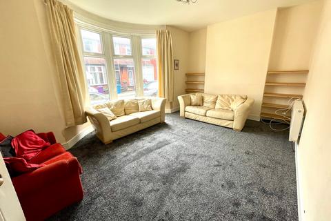 4 bedroom end of terrace house to rent, Rossett Avenue, Liverpool, L17 2AP