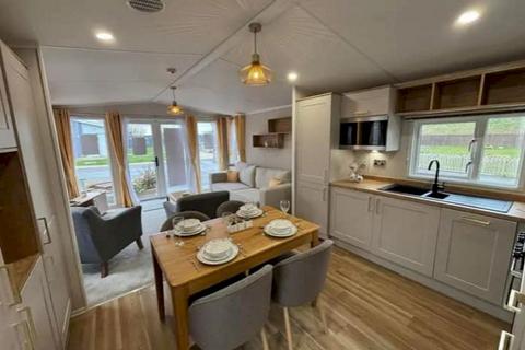 2 bedroom static caravan for sale, Solent Breezes Holiday Park, , Warsash SO31