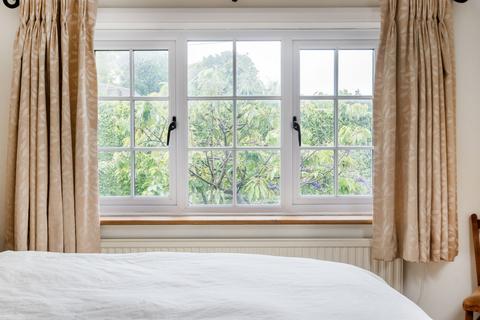 Heathcote House Pathfields, Haslemere, GU27 2BN