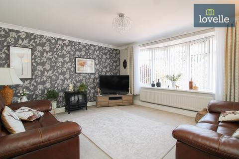 4 bedroom detached house for sale, Manor Close, Keelby DN41