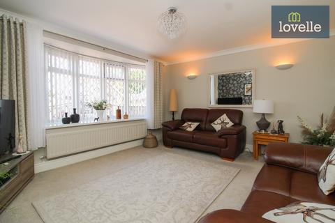 4 bedroom detached house for sale, Manor Close, Keelby DN41