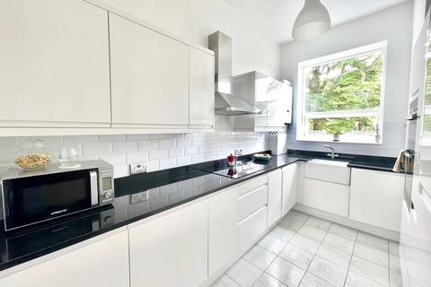 3 bedroom apartment for sale, Kesselville Court, 42 St. Johns Road, Meads, Eastbourne, East Sussex, BN20