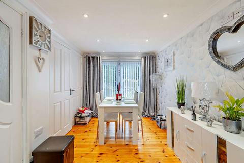 5 Balmoral Close, Wrexham, LL11 2RP