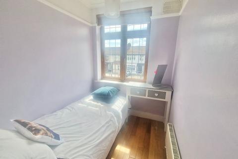 89 Birch Crescent, Hornchurch, RM11 2NQ