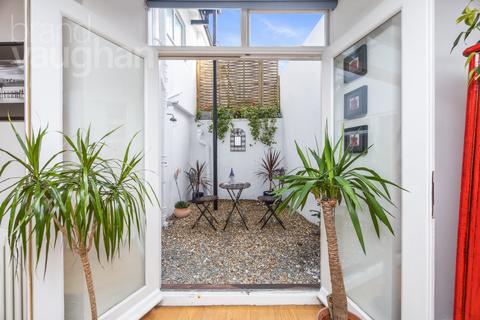 1 bedroom flat for sale, Montpelier Crescent, Brighton, Brighton & Hove,, BN1