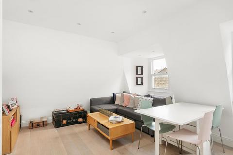 2 bedroom flat for sale, Endlesham Road, London, SW12