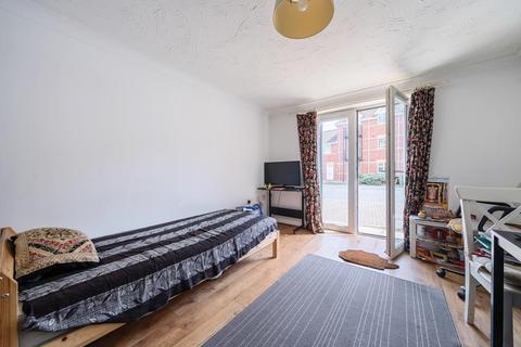 2 bedroom flat for sale, Newbury,  Berkshire,  RG14