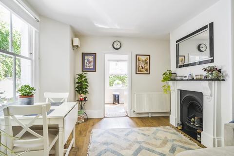 2 bedroom apartment to rent, Bradiston Road London W9