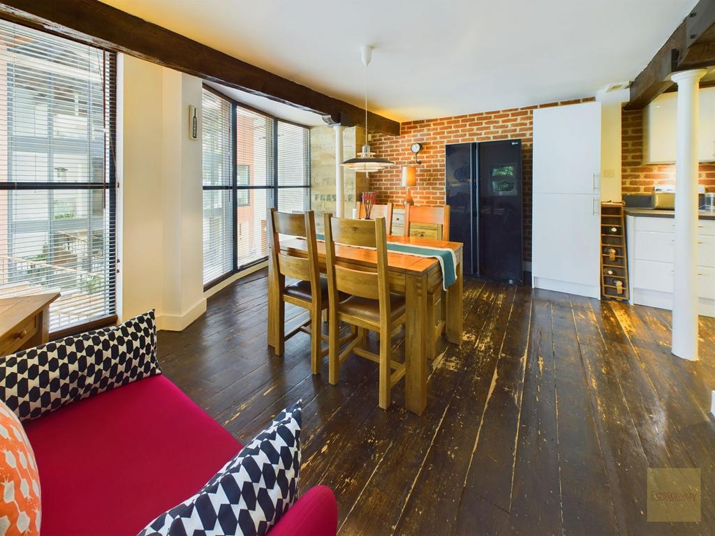 Kitchen dining area