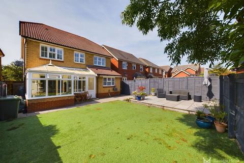 4 bedroom detached house for sale, Lambourn Avenue, Pevensey BN24