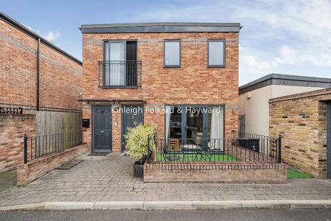 2 Milton Place, Chislehurst, BR7 5FA