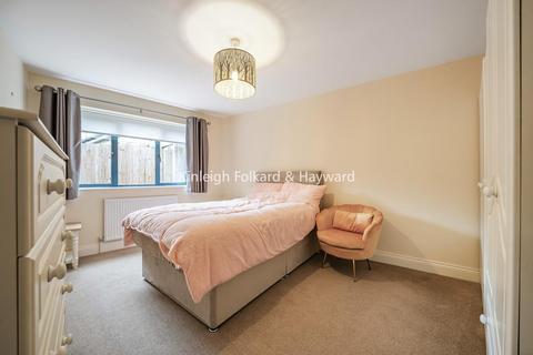 2 Milton Place, Chislehurst, BR7 5FA