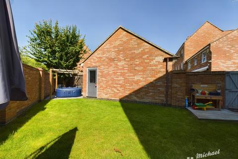 4 bedroom detached house for sale, Pine Street, Fairford Leys, Aylesbury, Buckinghamshire