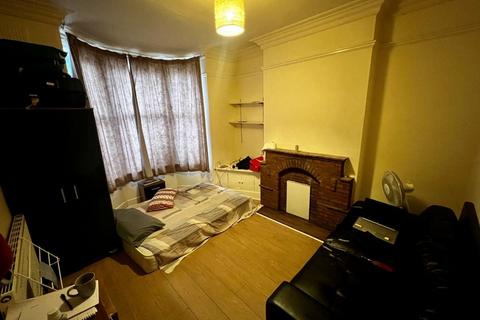6 bedroom terraced house for sale, Brazil Street, Leicester LE2