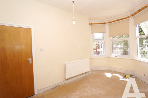 2 bedroom flat to rent, 49 Meads Road, London N22