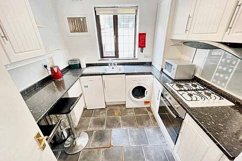 4 bedroom semi-detached house to rent, Pound Park Road, London SE7