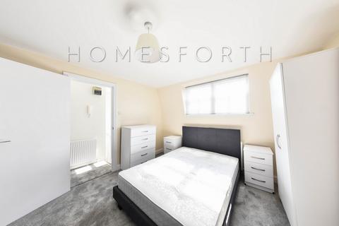 Studio to rent, Portnall Road, Queens Park, W9