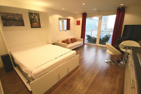 Studio to rent, Pink, Salford M50