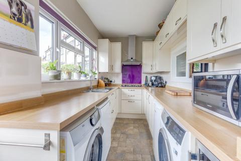 4 bedroom semi-detached house to rent, Blenheim Crescent, Leigh-on-sea, SS9