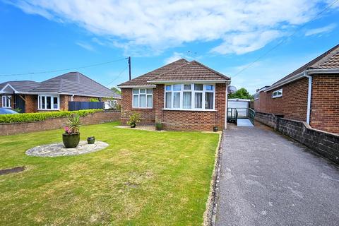 2 bedroom detached bungalow for sale, Granada Road, Hedge End, Southampton