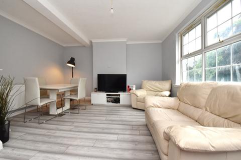 3 bedroom flat to rent, New Addington Croydon Surrey CR0