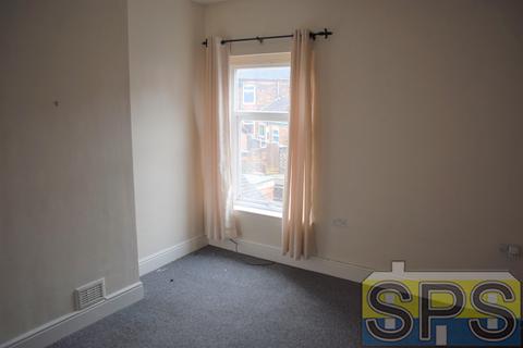 2 bedroom terraced house to rent, Victoria Road, Stoke-on-Trent ST1