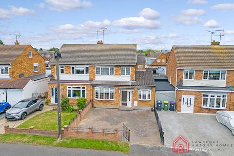 3 bedroom semi-detached house for sale, Thorpedene Avenue, Hockley, SS5