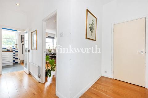 49c Adolphus Road, London, N4 2AX