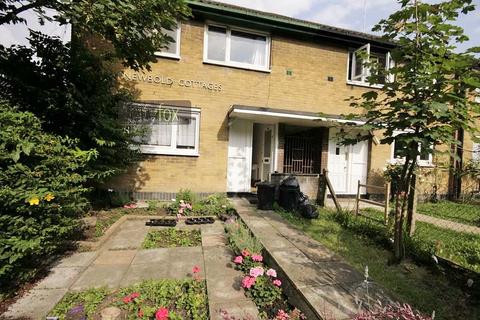 3 bedroom cottage to rent, Sidney Street, E1 2HJ