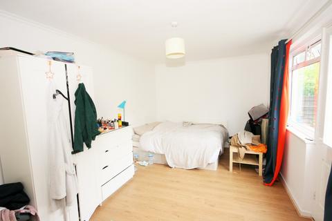 3 bedroom cottage to rent, Sidney Street, E1 2HJ