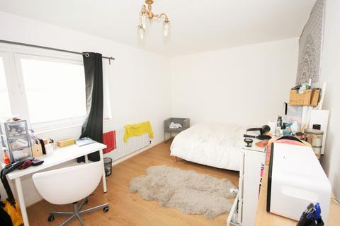 3 bedroom cottage to rent, Sidney Street, E1 2HJ