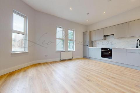 3 bedroom maisonette to rent, Highgate Hill, Highgate, N19