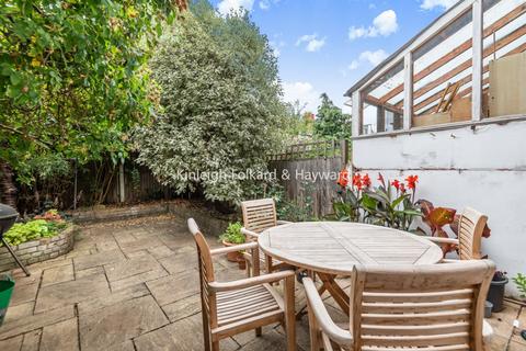 3 bedroom house to rent, Gassiot Road London SW17