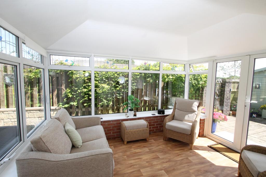 Conservatory with "warm roof"
