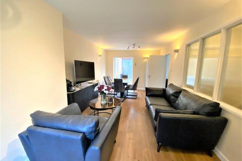 4 bedroom terraced house to rent, Llanaway Close, Godalming, Surrey, GU7