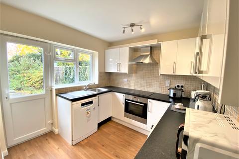 4 bedroom terraced house to rent, Llanaway Close, Godalming, Surrey, GU7