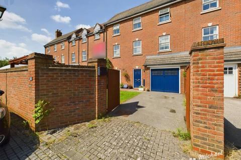 4 bedroom townhouse for sale, Hickman Street, Aylesbury, HP19 7GJ