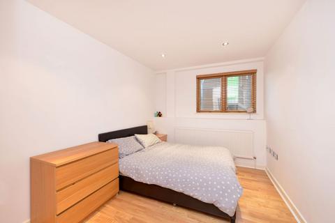 1 bedroom flat to rent, Cable Street, London E1