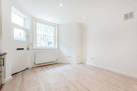 Studio to rent, Campden Hill Gardens Kensington W8