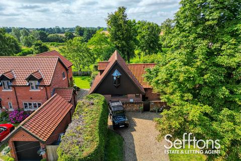 3 bedroom detached house for sale, Castle Hill Road, New Buckenham, NR16