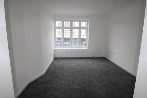 3 bedroom flat to rent, Fairway, Orpington BR5