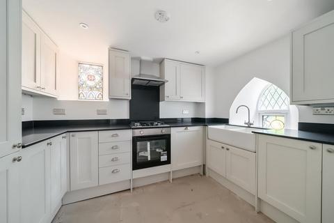 2 bedroom flat for sale, Longcross,  Surrey,  KT16