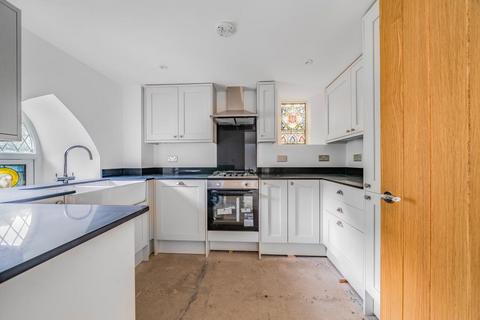 2 bedroom flat for sale, Longcross,  Surrey,  KT16