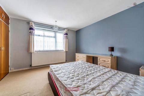 2 bedroom flat for sale, Chantry Close, Windsor, Berkshire, SL4 5EP