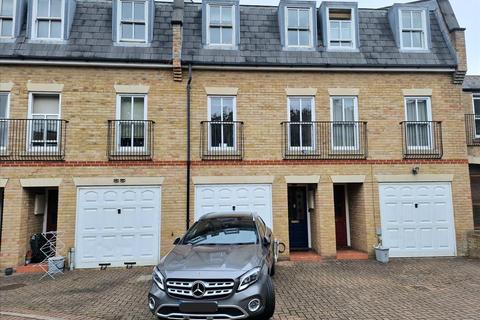 2 bedroom townhouse to rent, Sussex Mews, London, SE6