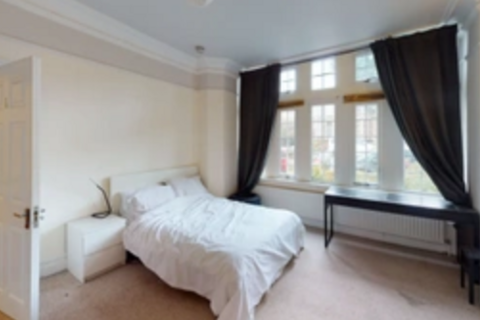 10 bedroom house to rent, at Bristol, 439, Fishponds Road BS16