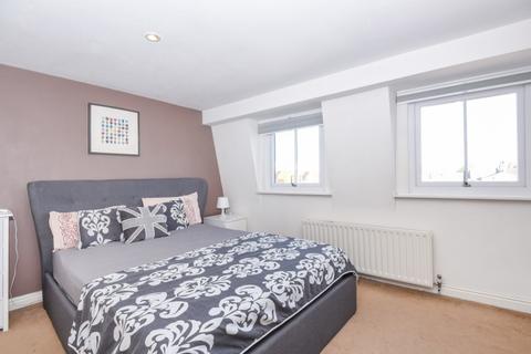 3 bedroom apartment to rent, Chatham Road Battersea SW11