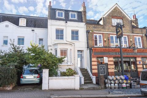 3 bedroom apartment to rent, Chatham Road Battersea SW11